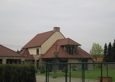 <h2>Wellen</h2>
<p>Verbouwing van hoeve met woonhuis. Voorgevel – Nieuwe toestand achtergevel na gedeeltelijke afbraak.</p>