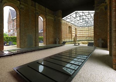 <h2>Ulbeek - Wellen</h2>
<p>Herbestemming tot begraafplaats en restauratie van de Sint-Rochuskerk. Winnaar van de Vlaamse Monumentenprijs 2012</p>