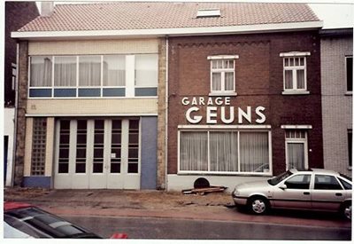 <h2>Genk</h2>
<p>Toestand vóór de gevelrenovatie van een woning en kantoor met gevelisolatie en baksteenstrips.</p>